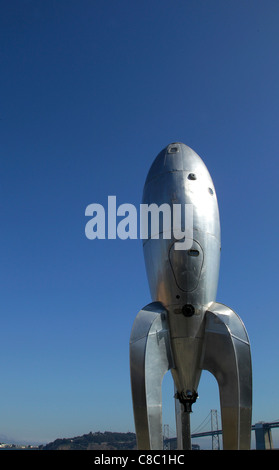 Rocket To Luna rocketship mars classic vintage ray gun Buck Rogers ufo alien alieni uomini da Marte spazio alluminio cosmica Foto Stock