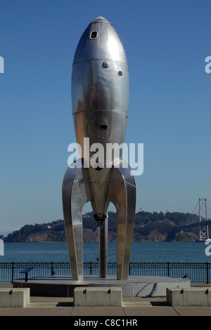 Rocket To Luna rocketship mars classic vintage ray gun Buck Rogers ufo alien alieni uomini da Marte spazio alluminio cosmica Foto Stock