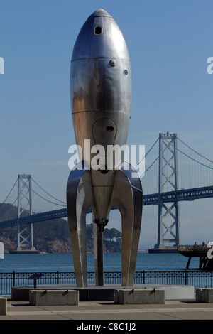 Rocket To Luna rocketship mars classic vintage ray gun Buck Rogers ufo alien alieni uomini da Marte spazio alluminio cosmica Foto Stock