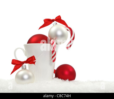 Composizione di natale con canditi e decorazione di Natale su bianco Foto Stock