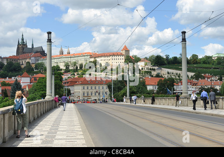 Manesuv ponte sopra il fiume Vltava Praga Repubblica Ceca. Il ponte collega Josefov e la Città Vecchia con il Castello Foto Stock