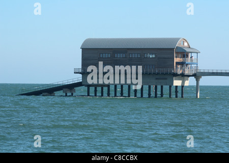 Nuovo RNLI Bembridge scialuppa di salvataggio stazione a punto Foreland, Bembridge sull'Isola di Wight, aperto nel 2010 Foto Stock