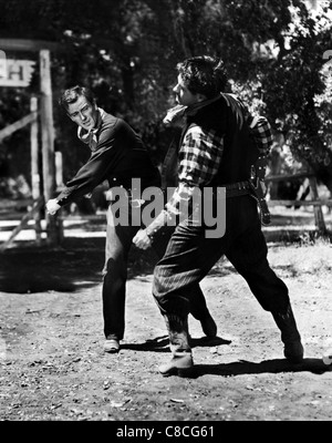 JOHN WAYNE, Harry Woods, alti IN SELLA, 1944 Foto Stock