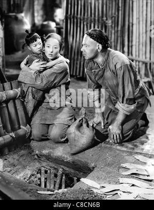 LUISE RAINER, PAUL MUNI, la buona terra, 1937 Foto Stock