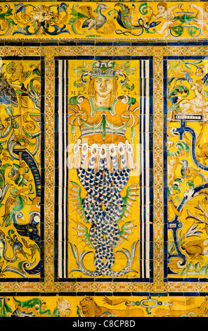 La decorazione parietale picture in piastrelle di ceramica. Sala de Tapises (Sala degli Arazzi). Real Alcazar De Sevilla / Seville Spagna Foto Stock