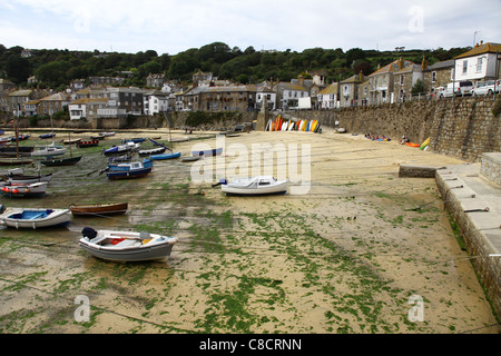 Il porto di Mousehole, Cornwall, West Country, England, Regno Unito Foto Stock