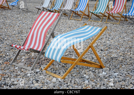 Svuotare sdraio sulla spiaggia di birra Devon UK Foto Stock