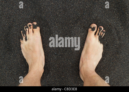 Piedi in lava nera spiaggia di sabbia a Mosteiros, Azzorre. Foto Stock