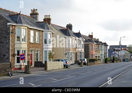 Un vuoto che la strada principale a Redruth, Cornwall, Regno Unito Foto Stock