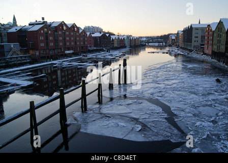 Depositi nel porto interno di Trondheim, Norvegia Foto Stock