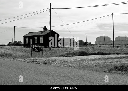Un'atmosfera in bianco e nero tipica dell'area Intorno a Dungeness e New Romney dove un vecchio modo di la vita incontra il moderno Foto Stock