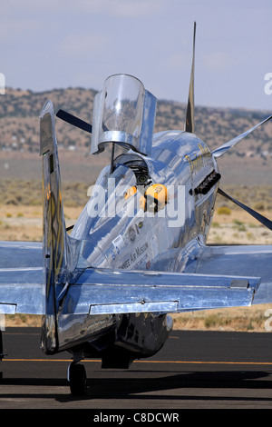 P Mustang illimitato il corridore di aria di metalli preziosi sulla rampa al 2011 Reno Campionato Nazionale di gare di aria Foto Stock