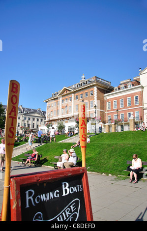 Sulla riva del fiume Tamigi, Richmond, Richmond Upon Thames, Greater London, England, Regno Unito Foto Stock