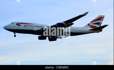 British Airways piano provenienti per atterrare all'aeroporto di Londra Heathrow Foto Stock