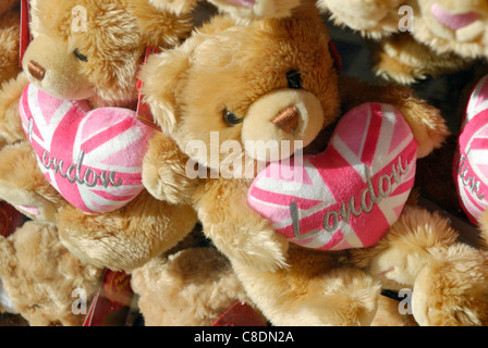 Orsacchiotto di peluche negozio di souvenir di Londra in un negozio di souvenir Foto Stock