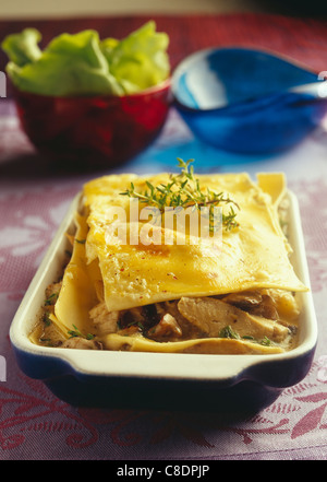 Pollo,a fungo e Saint-Marcellin lasagne Foto Stock