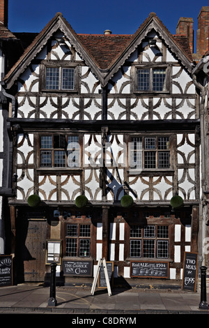 Il Garrick Inn, High Street, Stratford upon Avon, Inghilterra. La città più antica casa pubblica risalente al 1594 Foto Stock