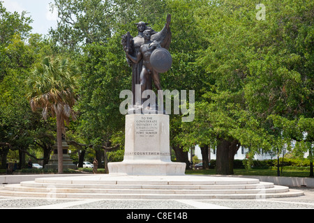 Monumento ai difensori Confederati di Charleston e Fort Sumter, Punto bianco giardini, Carolina del Sud Foto Stock