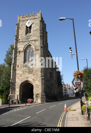 Cancello a ovest e la Cappella di St James Warwick Foto Stock