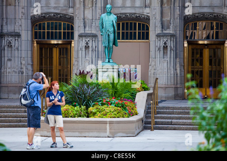 Nathan Hale statua da Bela Lyon Pratt a Chicago Tribune Tower, Chicago, Illinois Foto Stock