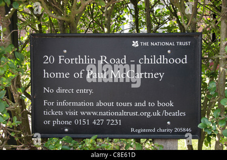 20 Forthlin Road Sign, la casa d'infanzia di Paul McCartney, parte della famosa band di Liverpool i Beatles. Liverpool, Regno Unito. Foto Stock