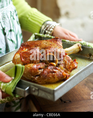 Spalla arrosto di agnello Foto Stock