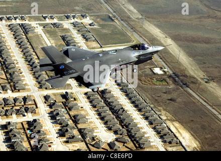 La F-35 Lightning II Joint Strike Fighter fa il suo volo iniziale dic. 15 su Fort Worth, Texas. Foto Stock