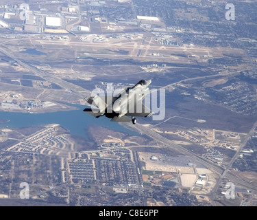 La F-35 Lightning II Joint Strike Fighter fa il suo volo iniziale dic. 15 su Fort Worth, Texas. Foto Stock