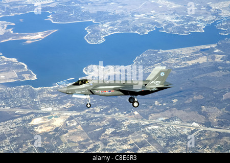 La F-35 Lightning II Joint Strike Fighter fa il suo volo iniziale dic. 15 su Fort Worth, Texas. Foto Stock