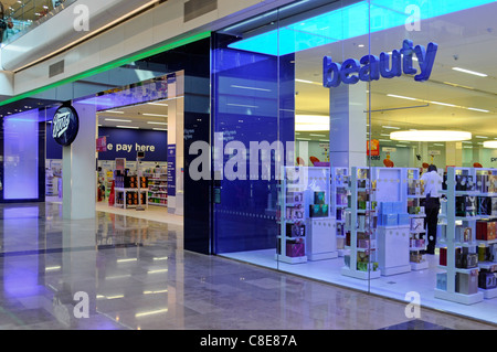 Stivali farmacia farmacia di bellezza anteriore & finestra nel centro commerciale Westfield Mall in Stratford City East London Newham Regno Unito Inghilterra Foto Stock