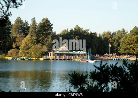 Center Parcs Boathouse lago e pancake house Foresta di Sherwood pines Nottingham Nottinghamshire England Regno Unito Foto Stock