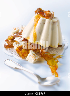 Il torrone panacotta ,toffee e frutta secca Foto Stock