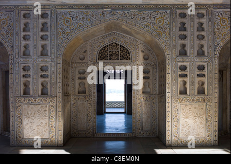 Khas Mahal Palace con pietra dura gioiello intarsi in marmo costruita dai Mughal Shah Jehan per le sue figlie a Agra Fort, India Foto Stock