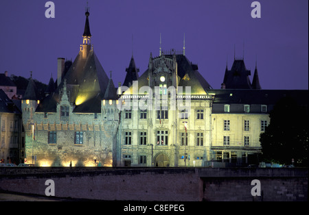 Saumur, Pays de la Loire, Valle della Loira, in Francia, in Europa, di notte Foto Stock