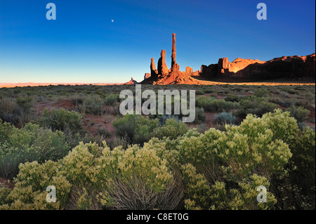 Scenario desertico, tramonto, Totem, Navajo, rock, prenotazione indiana, Monument Valley, Tribal Park, Arizona, Stati Uniti d'America, Stati Uniti, Foto Stock