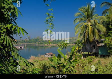 Vista, Khao Laem, Serbatoio, Khao, Laem, Parco Nazionale, Thailandia, Asia, lago, alberi Foto Stock