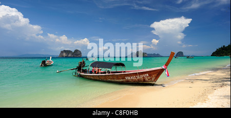 Longtail barche, barche, Beach, Koh Hai, Koh Ngai, Thailandia, Asia, sabbia, vacanze Foto Stock