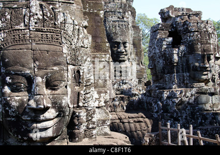 Volti sorridenti di Buddha nel tempio di Bayon Foto Stock