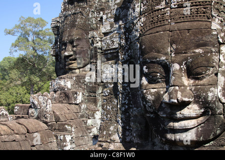 Volti sorridenti di Buddha nel tempio di Bayon Foto Stock