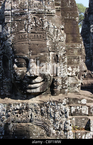 Volti sorridenti di Buddha nel tempio di Bayon Foto Stock