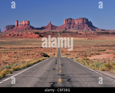 Autostrada, 163, Monument Valley, Colorado Plateau, Utah, Stati Uniti d'America, Stati Uniti, America, paesaggio, strada, lunga, diritta Foto Stock