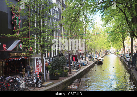 Canal nel quartiere a luci rosse di Amsterdam, Paesi Bassi Foto Stock