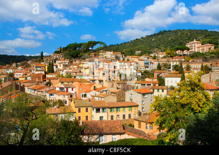 Bormes-les-Mimosas, Francia, Europa, Côte d'Azur, Provenza, Var, paese, città, case, case, Città Vecchia, nuvole, molla Foto Stock