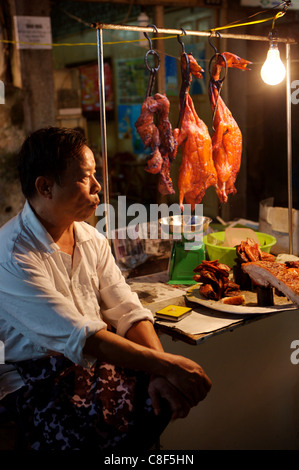 Cucina di strada in stallo, Hanoi, Vietnam, Indocina, sud-est asiatico Foto Stock