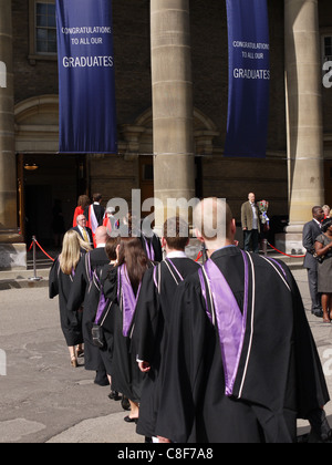 Laurea universitaria processione, Università di Toronto convocazione Hall Foto Stock