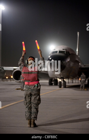 RC-135V/W rivetto giunto il 7 ottobre 2009, in corrispondenza di una base aerea in Asia sud-ovest. Foto Stock