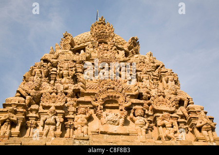 Ornati in scultura, Gopuram del tempio Brihadeeswarar, Sito Patrimonio Mondiale dell'UNESCO, a Thanjavur (Tanjore, Tamil Nadu, India Foto Stock