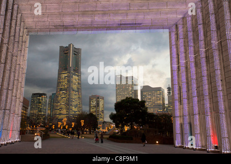 Yokohama, città, paese, città, Giappone, Novembre, Asia, Skyline, sera, crepuscolo, crepuscolo, luci, illuminazione, i blocchi di appartamenti, alta Foto Stock