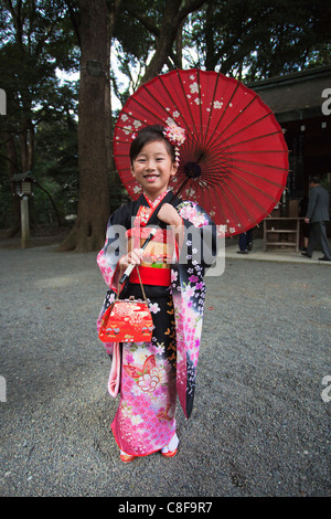 Tokyo, city, Giappone, Novembers, Asia, il Tempio di Meiji, Sichi Go San, festival, bambino, ragazza, sorriso, tradizionale, tradizione, kimono, r Foto Stock