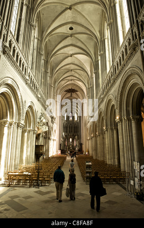 Interno della cattedrale di Notre Dame, Norman, costruito nei secoli XII e XIII, Bayeux, Calvados, Normandia, Francia Foto Stock